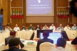 Tin Myo Win (C), vice chairman of NRPC, speaks during a meeting of the National Reconciliation and Peace Center (NRPC) and 8 Non Nationwide Ceasefire Agreement (NCA) ethnic armed organizations (EAOs) in Naypyitaw, Myanmar, 21 March 2019. Photo: Hein Htet/EPA