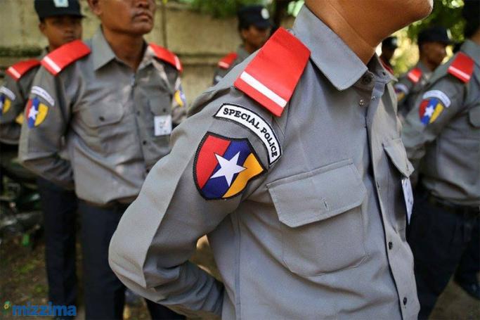 Special Police training in Maha Aungmye Township, Mandalay on October 20, 2015. Photo: Bo Bo/Mizzima