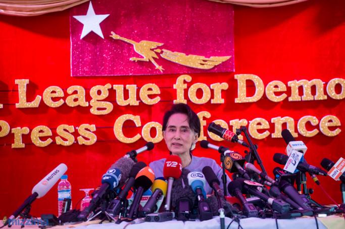 National League for Democracy party leader Daw Aung San Suu Kyi speaks to local and foreign media during a press conference for the upcoming general elections at her residence in Yangon, Myanmar, 5 November 2015. Photo: Hong Sar/Mizzima