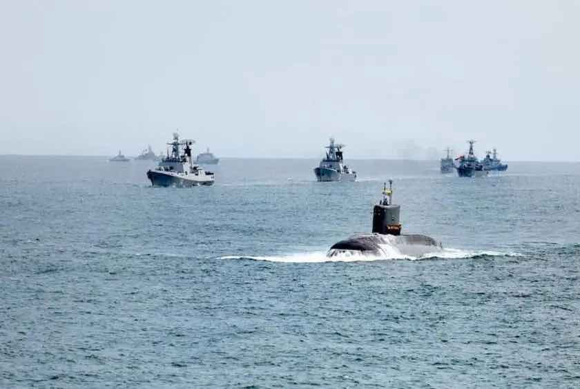 Myanmar navy holds military exercise off Rakhine coast | Mizzima ...