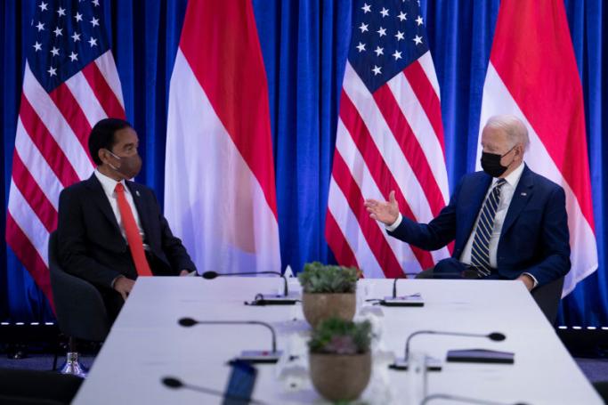 President of Indonesia Joko Widodo listens as US President Joe Biden makes a statement for the press before a bilateral meeting at the COP26 UN Climate Change Conference in Glasgow, Scotland, on November 1, 2021. Photo: AFP