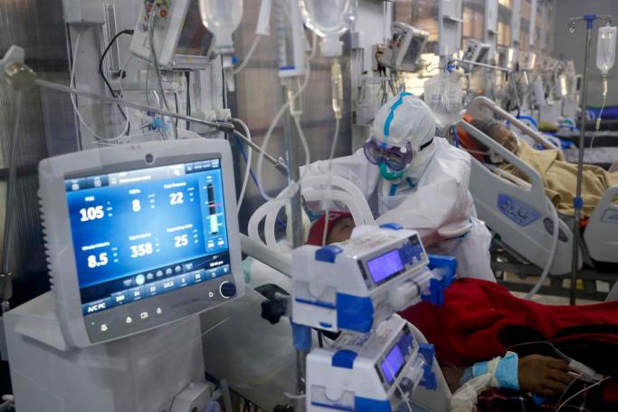 (File) A medical worker wearing PPE (Personal protective equipment) attends to a patient at COVID-19 ICU (Intensive care unit) of Yangon General Hospital, in Yangon, Myanmar, 16 January 2021. Photo: EPA