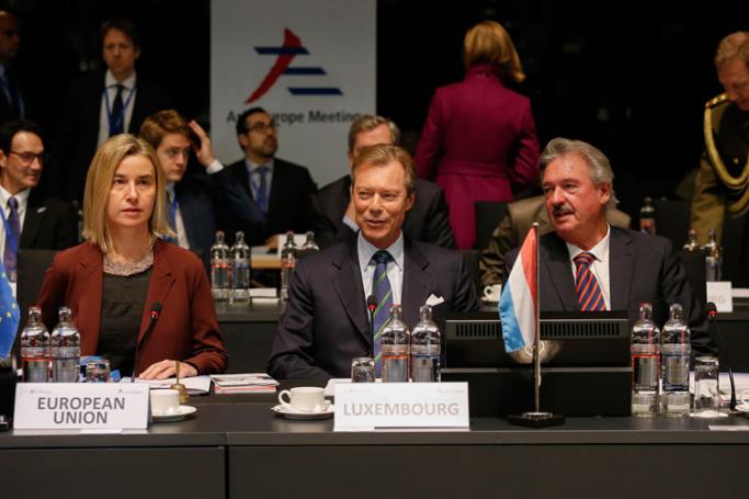 (L-R) EU Representative for Foreign Affairs Federica Mogherini, Grand Duke Henri of Luxembourg and Luxembourg's Foreign Minister Jean Asselborn await the start of the 12th Asia Europe (ASEM) Foreign Ministers Meeting at the Convention Center in Luxembourg, 05 November 2015. Photo: Julien Warnand/EPA
