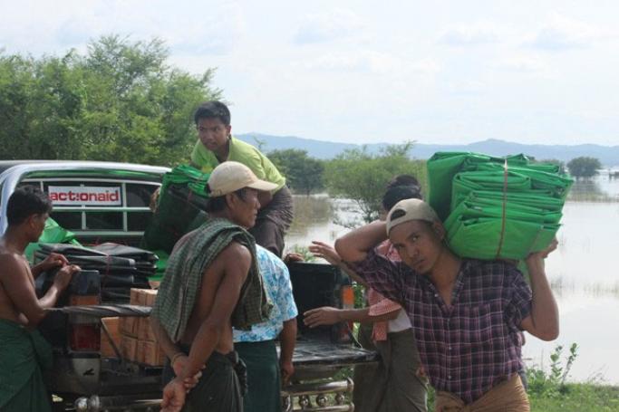 Distribution of tarpaulins at Kyun Kalay Village, Pakokku Township on 7 August 2015. Photo: ActionAid
