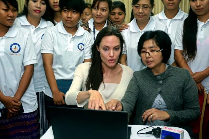 US actress and UNHCR Goodwill Ambassador Angelina Jolie (C-L) views a programme and project run by Yaung Chi Thit Voters Education Group at the Young Men's Christian Association (YMCA) in Yangon, Myanmar, 31 July 2015. Angelina Jolie is on a six-day visit to Myanmar as UNHCR Goodwill Ambassador. Photo: EPA
