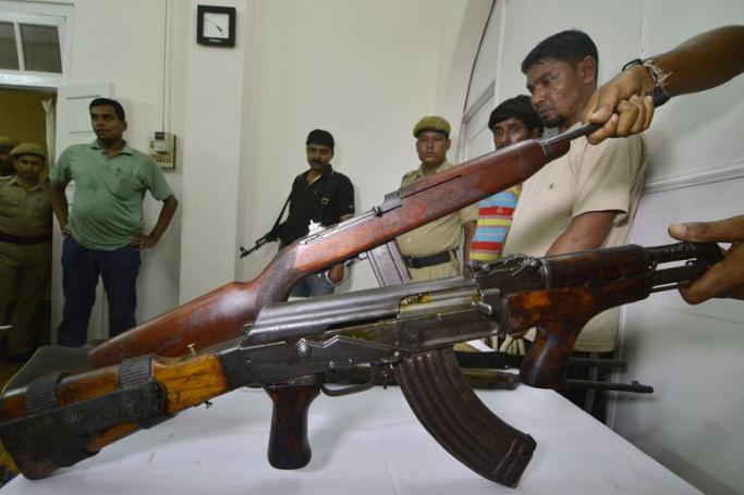 Senior police officials show arms to the media at Panbazar police station in Guwahati city, India 07 September 2013. Photo: EPA
