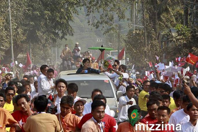 Aung San Suu Kyi campaigns during 2015 election. Photo: Mizzima