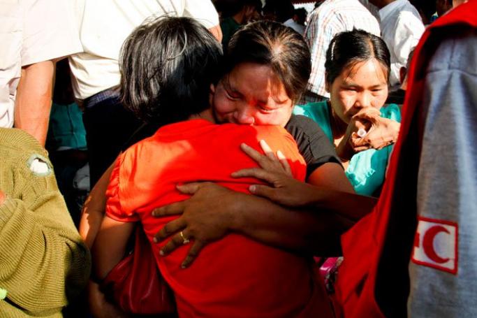 Survivors of the ferry vessel accident cry for their lost relatives as they arrive at the Sittwe port, Myanmar, March 14, 2015.Photo: Nyunt Win/EPA

