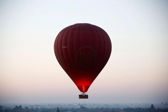 Ballooning over Bagan. Photo: Elsie Chen
