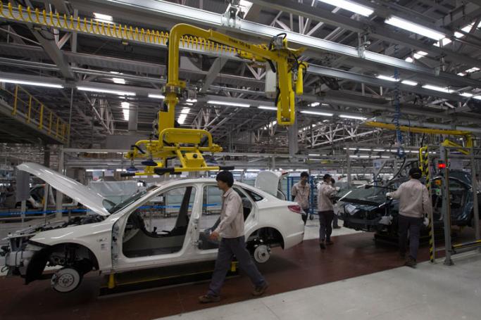 Passenger cars go through an assembly process at the Beijing Automotive Group (BAIC) facility in Beijing, China. Photo: Rolex Dela Pena/EPA
