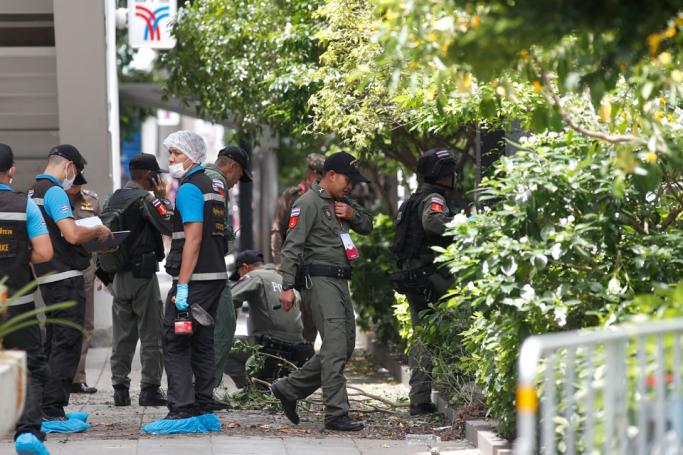 Members of the Explosive Ordnance Disposal (EOD) unit and Thai forensic police officers conduct an inspection at a blast site in Bangkok, Thailand, 02 August 2019. Photo: Rungroj Yongrit/EPA