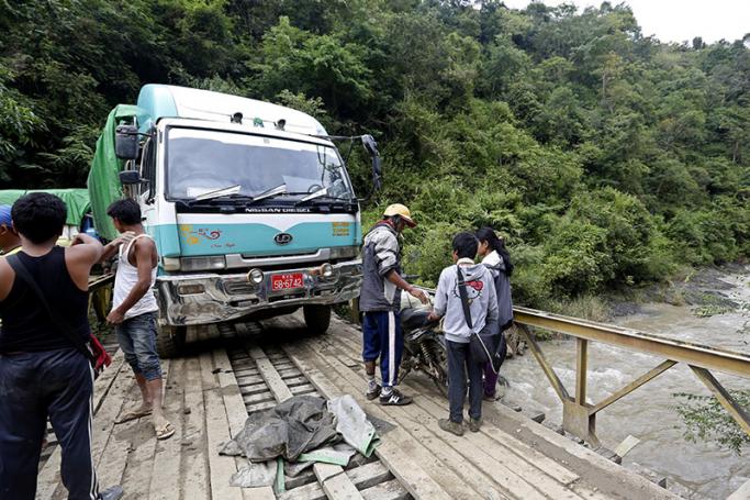 India plans to build bridges, improving infrastructure as part of the opening up of a transport corridor. Seen here is a truck loaded with goods stuck on a bridge near Rihkhawdar city border town near India, Chin State, Myanmar, 13 October 2016. Photo: Nyein Chan Naing/EPA
