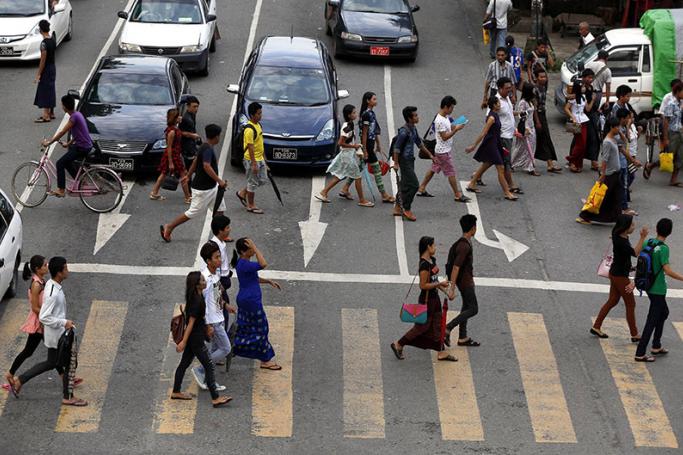 People crossing a busy road in downtown Yangon, Myanmar, 03 July 2016. Photo: Nyein Chan Naing/EPA
