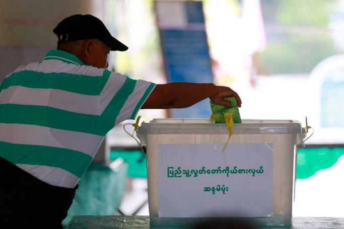 (File) A man casts vote for by-elections at a polling station of Hlaing Thar Yar township in Yangon, Myanmar, 01 April 2017. Photo: Lynn Bo Bo/EPA