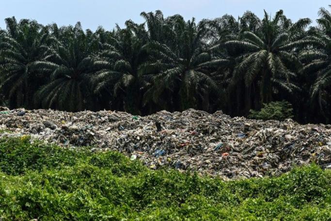The Malaysian district of Jenjarom quickly became flooded with rubbish after a move by China to restrict its waste recycling saw firms shift to nearby countries (Photo: AFP)