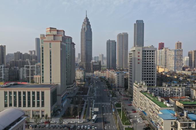 This aerial photo taken on March 10, 2020 shows an almost empty street in Wuhan in China's central Hubei province. Photo: AFP