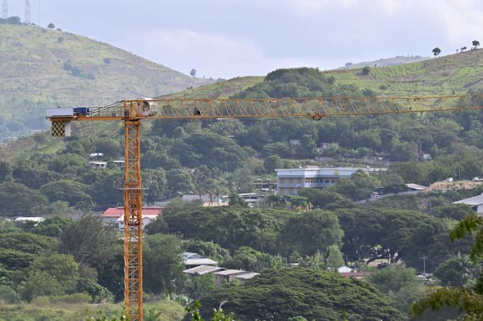 This picture taken on May 19, 2023 shows an idle crane at a project site called Chinatown in Port Moresby. Photo by ADEK BERRY / AFP