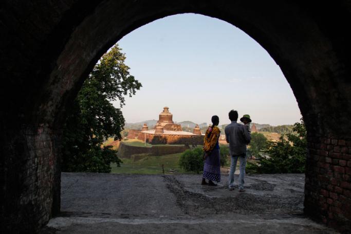 A family stands looking at the landscape near Htukkanthein Temple at Mrauk U of Rakhine State, western Myanma. Photo: Nyunt Win/EPA