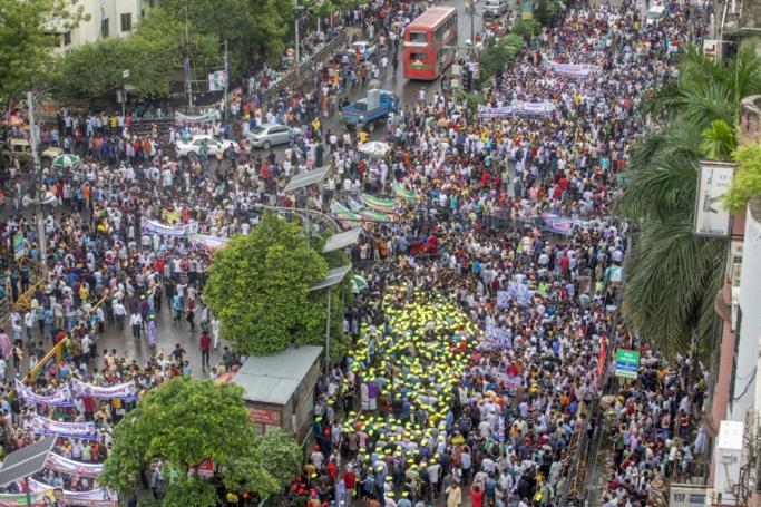 Supporters of the opposition Bangladesh Nationalist Party (BNP) attend a mass rally in front of their Nayapaltan office in Dhaka, Bangladesh, 12 July 2023.  Photo: EPA
