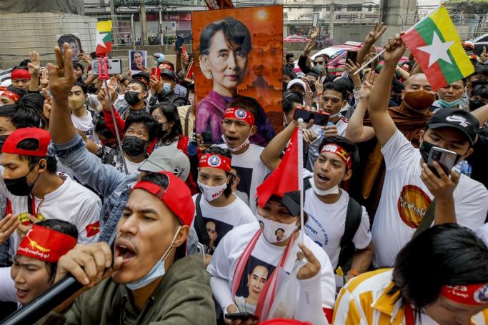 Protesters flash the three finger salute while holding pictures of Myanmar democracy icon Aung San Suu Kyi during a demonstration to mark the second anniversary of Myanmar's 2021 military coup, outside the Embassy of Myanmar, in Bangkok, Thailand, 01 February 2023. Photo: EPA