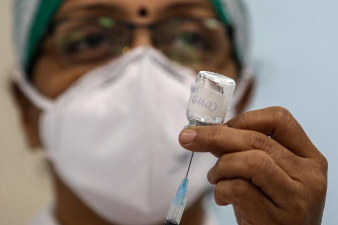 An Indian health worker mocks the vaccination process during a dry run of Covid-19 vaccination inside a Covid-19 vaccination centre at Rajawadi Hospital, in Mumbai, India, 08 January 2021. Photo: EPA ...