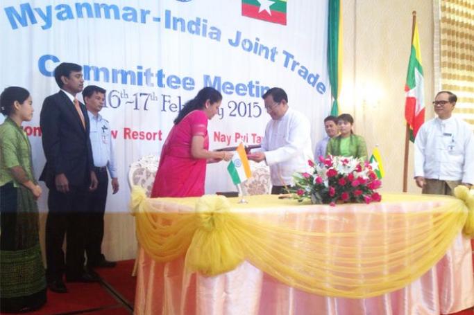 Indian Minister for Commerce and Industry Ms Nirmala Sitharaman (R) at the signing ceremony of minutes of the 5th India-Myanmar JTC meeting with U Win Myint, Minister of Commerce in Nay Pyi Taw on February 17, 2015. Photo: CIM India@GOI/Twitter
