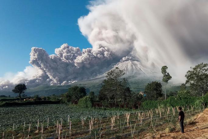 Mount Sinabung spews volcanic materials during an eruption in Karo, North Sumatra, Indonesia, 02 March 2021. Photo: