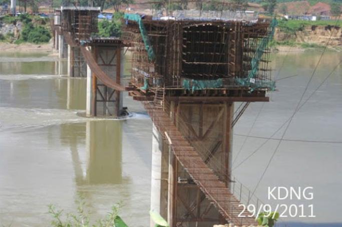 The Irrawaddy-Myitsone bridge south of the Myitsone hydropower dam site under construction in 2011.  Photo: KDNG

