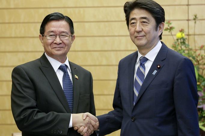 Aung Min (L), Minister of the Office of the President of Myanmar, shakes hands with Japanese Prime Minister Shinzo Abe at the start of his courtesy call at the latter's official residence in Tokyo, Japan, April 14, 2015. Photo: Kimmimasa Mayama/EPA
