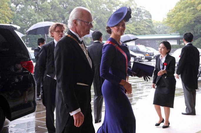 Sweden's King Carl XVI Gustaf (C, left) and Queen Silvia (C, right) arrive at the Imperial Palace to attend the proclamation ceremony of Japan's Emperor Naruhito in Tokyo, Japan, 22 October 2019. Photo: EPA
