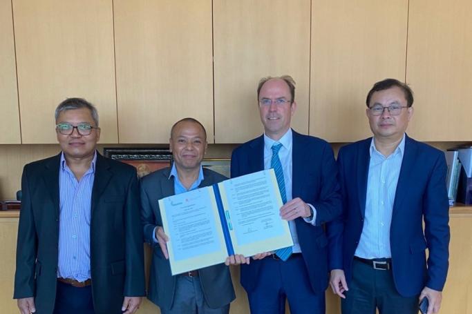 The funding agreement to contribute to operations of the Mizzima Media Training Institute (MMTI) was signed by H.E Patrick Hemmer, Ambassador of Luxembourg in Thailand and Mr Soe Myint, Editor In-Chief and Managing Director of Mizzima.
