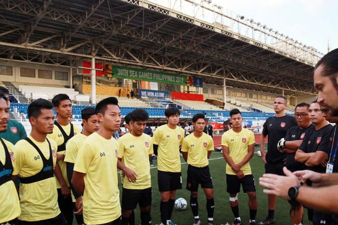 Myanmar U-22 football team at training ground at Rizal Memorial Stadium on November 24, 2019. Photo: MFF