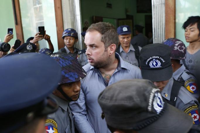 Philip Blackwood (C) is escorted by Myanmar policemen after his hearing at a court, Yangon, Myanmar, 18 December 2014.Photo: Lynn Bo Bo/EPA
