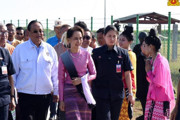 Chairperson of the Border Area and National Races Development Affairs Central Committee State Counsellor Daw Aung San Suu Kyi yesterday attended the opening ceremony of a solar power plant in Manaung, Rakhine State and met with local people. Photo: Myanmar State Counsellor Office