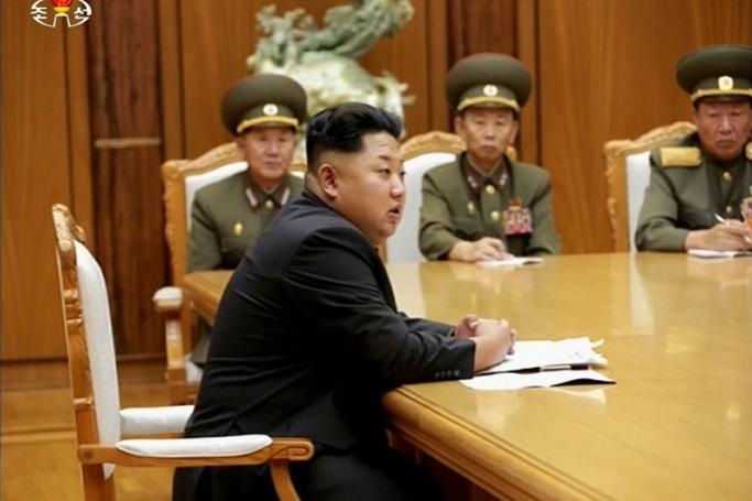 North Korean leader Kim Jong-un (front) presiding over an emergency meeting of the central military commission of the Workers' Party after both Koreas exchanged fire across the western border 20 August 2015. Photo: EPA
