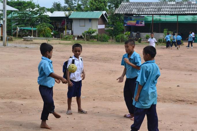 Some little students at parami playing cane ball. Photo: thethaisthatbindustogether.blogspot.com
