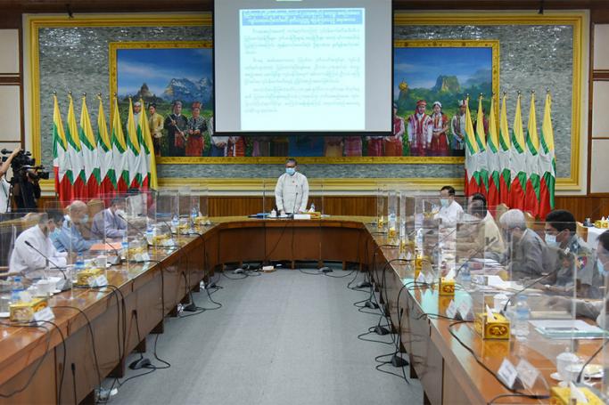 Union Minister U Kyaw Tint Swe (centre) speaks during the meeting of Central Committee on Organizing the 4th session of the Union Peace Conference at the Ministry of the State Counsellor Office in Nay Pyi Taw on 14 July 2020. Photo: MNA