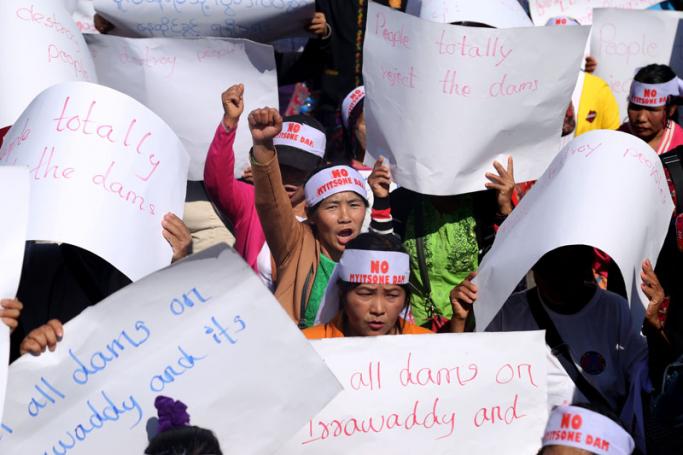 People from Kachin State shout slogans and hold placards during a protest held to show opposition to the Irrawaddy Myitsone Dam project in Myitkyina, Kachin State, Myanmar, 07 February 2019. Photo: Si Thu MKN