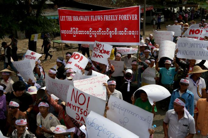 Kachin people and children hold placards during a protest held in opposition to the Irrawaddy Myitsone Dam project in Waingmaw, Kachin State, Myanmar, 22 April 2019. Photo: Sithu MKN/EPA