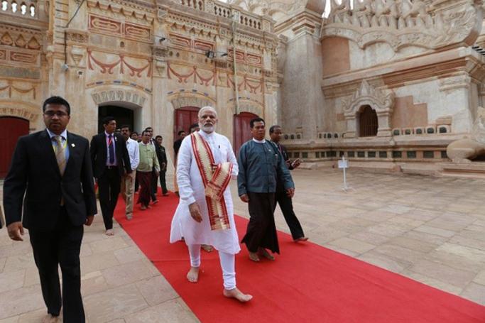 PM Modi visits the Ananda Temple in Bagan. Photo: Indian government

