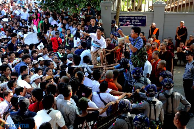 Crowds of protesters stood outside the Thai embassy in Yangon on 25 December to protest the death sentence of two Myanmar migrant workers over the murders of two British tourists on the Thai island of Koh Samui in September 2014. Photo: Thet Ko/Mizzima
