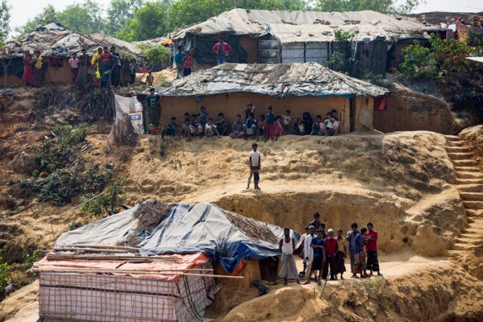 Rohingya refugees gather in the Kutupalong Rohingya refugee camp, in Cox's Bazar, Bangladesh, 06 February 2018. Photo: Peter Klaunzer/EPA-EFE
