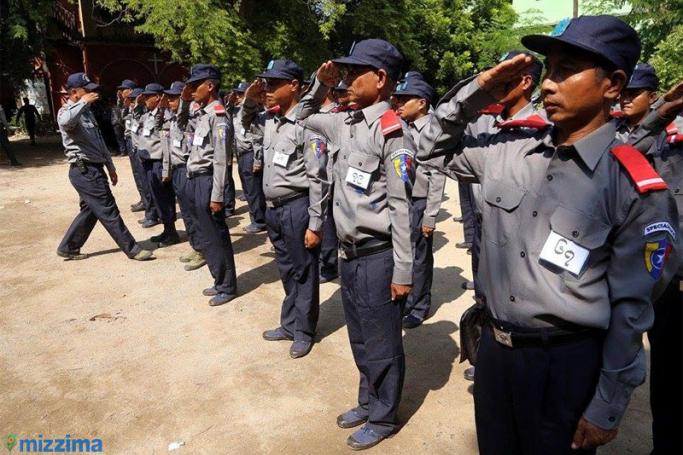 Special Police training in Maha Aungmye Township, Mandalay on October 20, 2015. Photo: Bo Bo/Mizzima 
