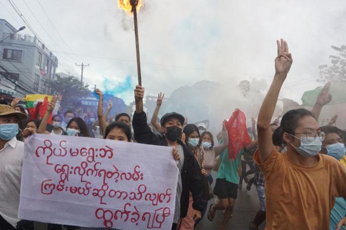 Protesters take part in a flash mob demonstration against the military coup in Yangon on July 1, 2021.  Photo: AFP