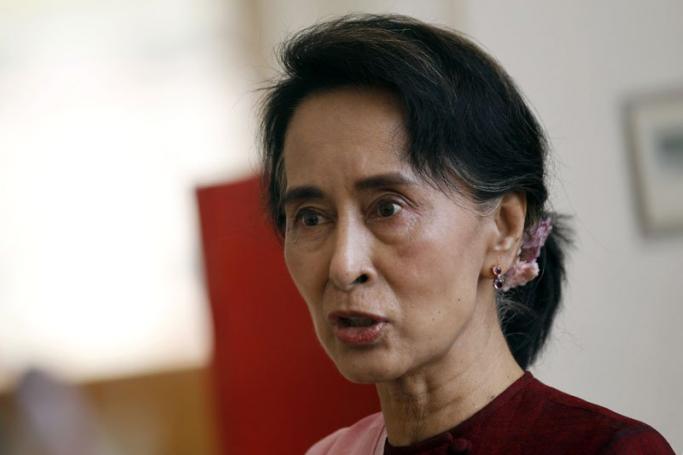 Myanmar opposition leader Daw Aung San Suu Kyi talks to media representatives as she leaves after Myanmar's Union Parliament regular assembly in Nay Pyi Taw, Myanmar, March 26, 2015, the day before Armed Forces Day. Photo: Lynn Bo Bo/EPA
