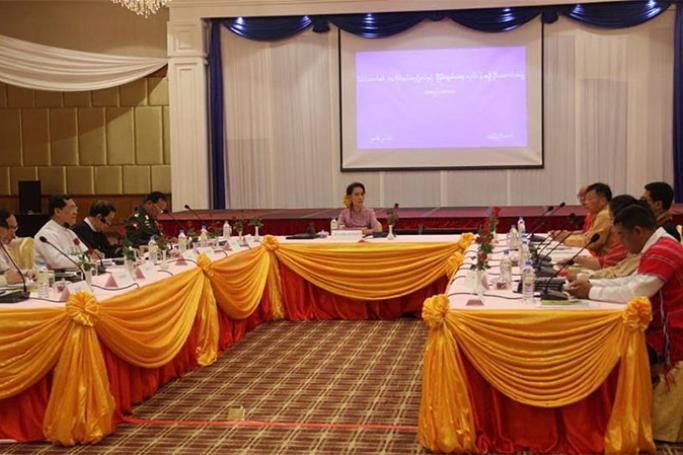 Myanmar Foreign Minister and State Counsellor Aung San Suu Kyi (C) speaks to leaders of ethnic armed organisations during a meeting in Nay Pyi Taw on 28 June, 2016. Photo: Min Min/Mizzima
