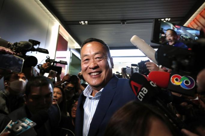 Pheu Thai Party's Prime Ministerial candidate Srettha Thavisin is surrounded by media upon his arrival at Pheu Thai Party's headquarters during the parliamentary vote to elect the new prime minister in Bangkok, Thailand, 22 August 2023. Photo: EPA