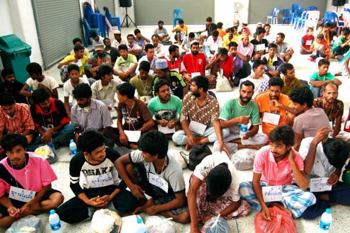 Suspected ethnic Rohingya migrants from Myanmar and Bangladesh rest as they were detained at the district hall in Rattaphum district, Songkhla province southern Thailand, 09 May 2015. Photo: EPA
