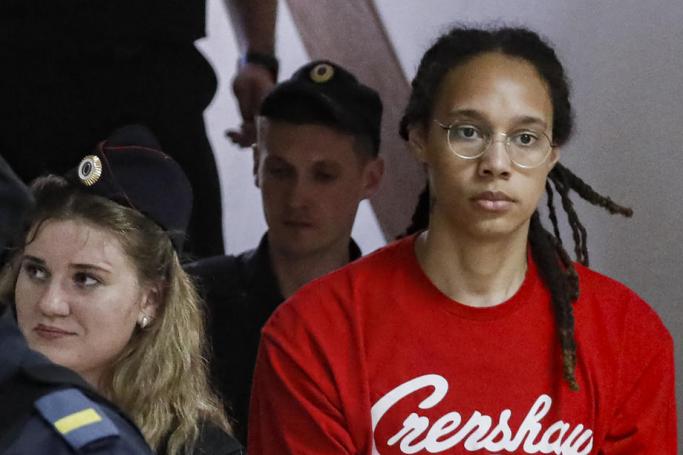Two-time Olympic gold medalist and WNBA's Phoenix Mercury Brittney Griner (R) is escorted to a courtroom for a hearing, in Khimki City Court, outside Moscow, Russia, 07 July 2022. Photo: EPA
