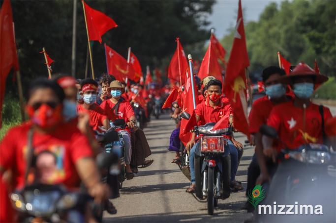 Supporters of National League for Democracy (NLD) party take part in an election campaign rally at Hlegu township in Yangon on October 25, 2020. Photo: Thura/Mizzima